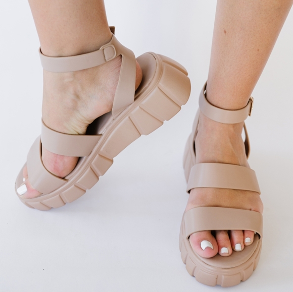 Best Foot Forward Platform Sandals Cream - Picture 2 of 5